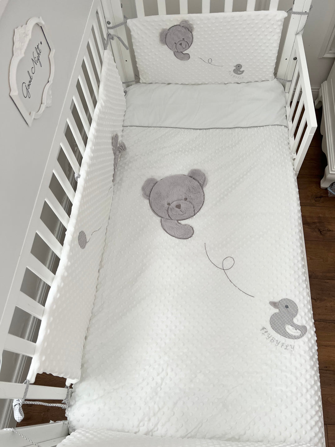 Bedding set for a baby bed / convertible bed - White