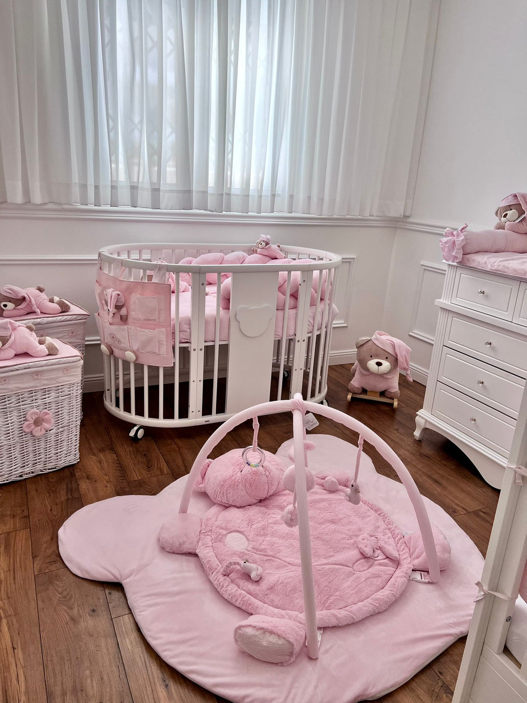 Full baby room design - Pink