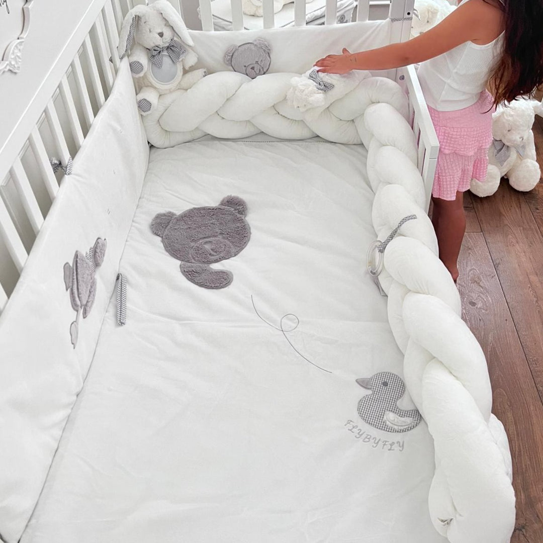 Bedding set for a baby bed / convertible bed - white